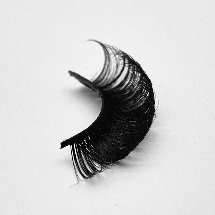 Russian curl strip eyelashes Stormie made from premium mink, featuring a lightweight and durable design for comfortable wear.
